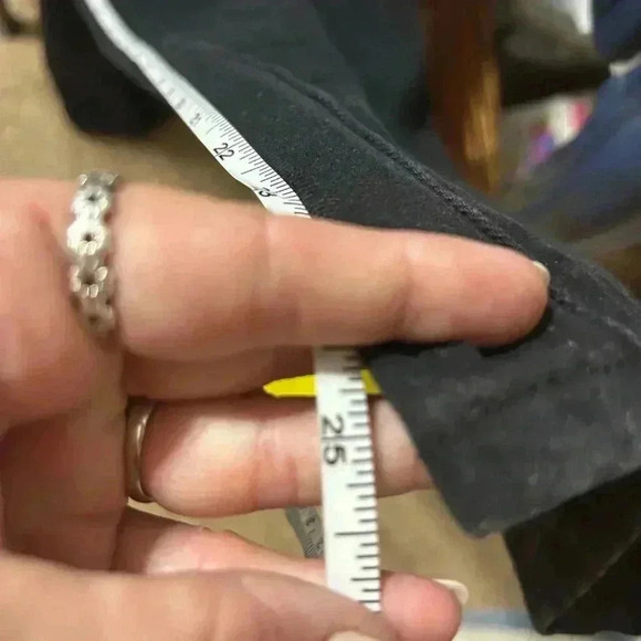 Like new- SHEIN size small black straight leg distressed jeans 🩷 - Picture 6 of 6